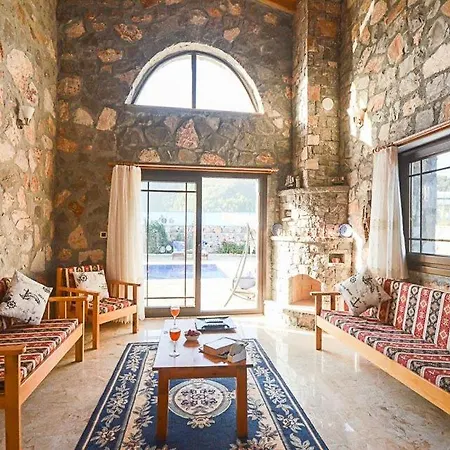 Villa Sleeps 6 Pool Air Con Wifi *