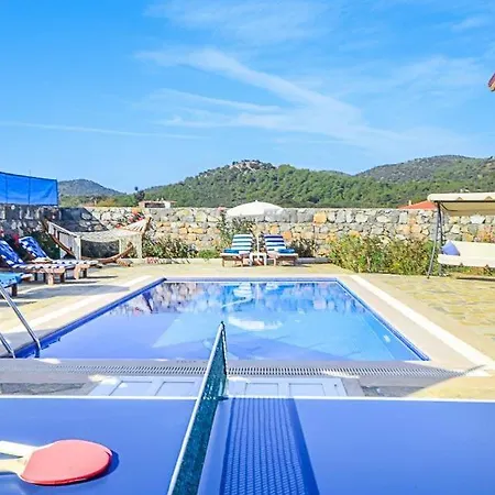 Villa Sleeps 6 Pool Air Con Wifi